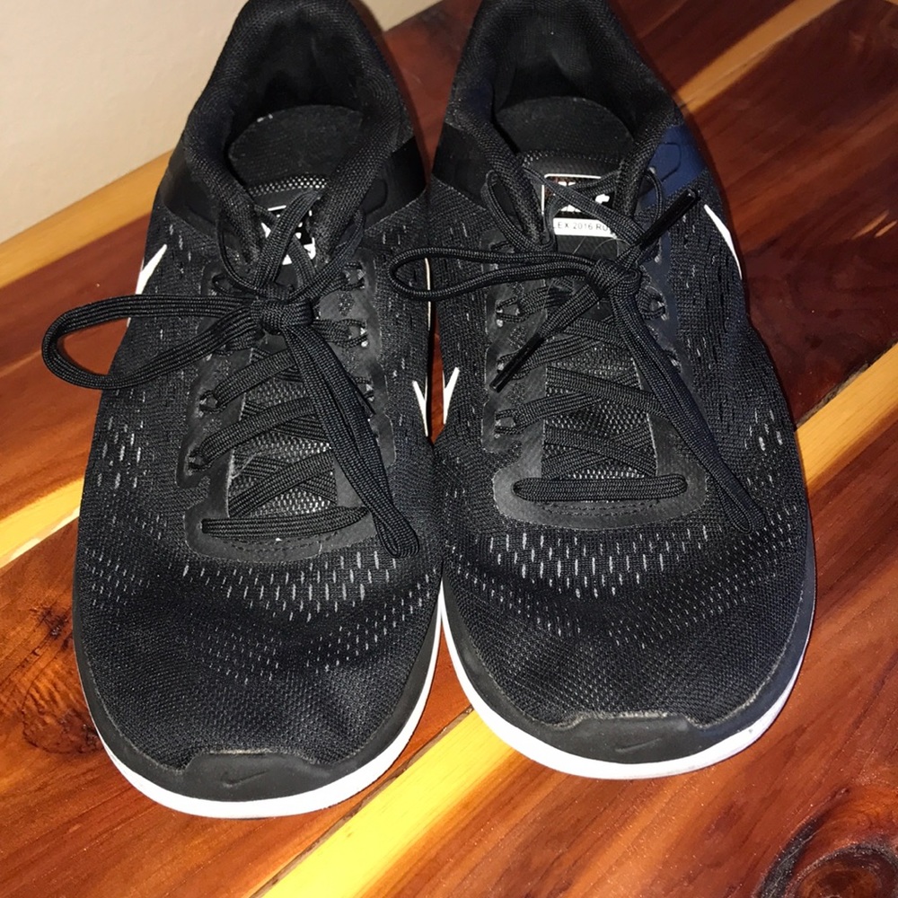 Nike Flex Run athletic shoes